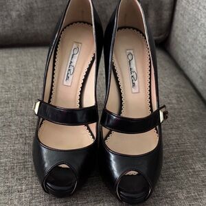 Oscar de la Renta Elegant Black Peep-Toe Heels